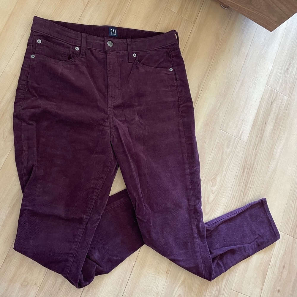 Gap Women’s aubergine true skinny corduroy pants, sz 12r/31